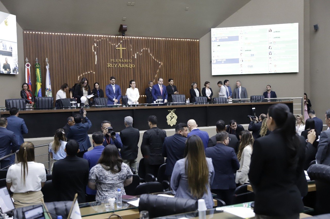 Deputados reduzem de três para dois dias semanais as sessões na Aleam