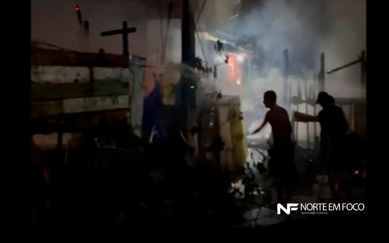 Mãe e filho morrem em incêndio de grandes proporções na Zona Centro-Sul de Manaus