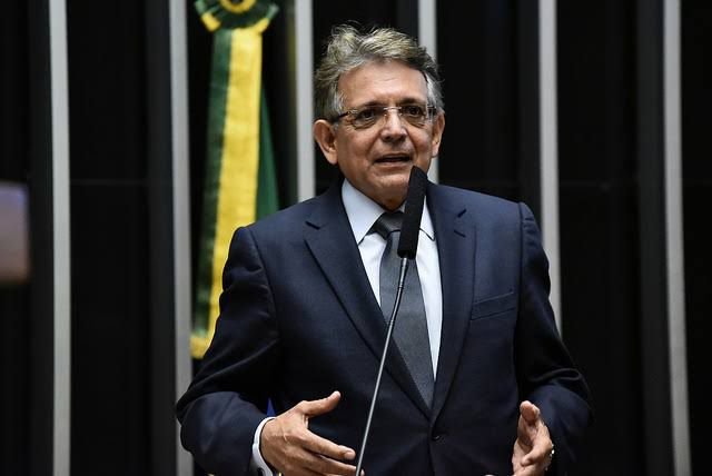 Na abertura dos trabalhos, Pauderney é recebido como liderança de peso no Congresso Nacional