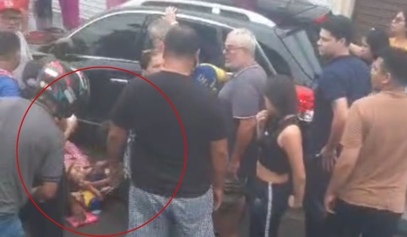 VÍDEO: carro invade calçada e atropela mãe e filho no Dom Pedro em Manaus