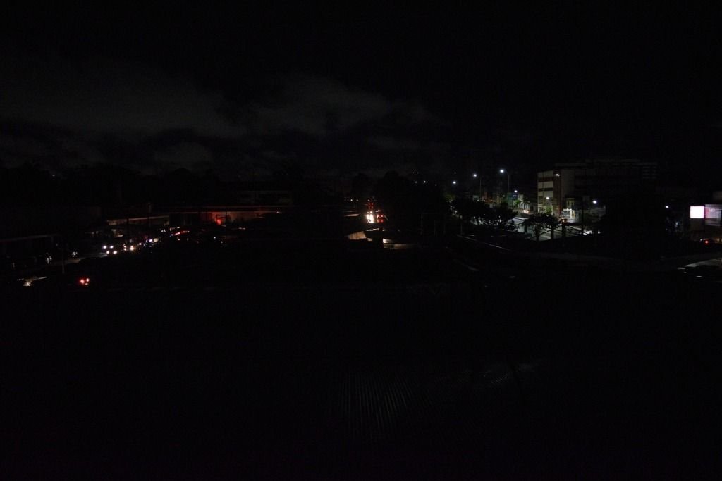 Bairros de Manaus ficam sem energia após desligamento de linha de transmissão Bairros de Manaus ficam sem energia após desligamento de linha de transmissão