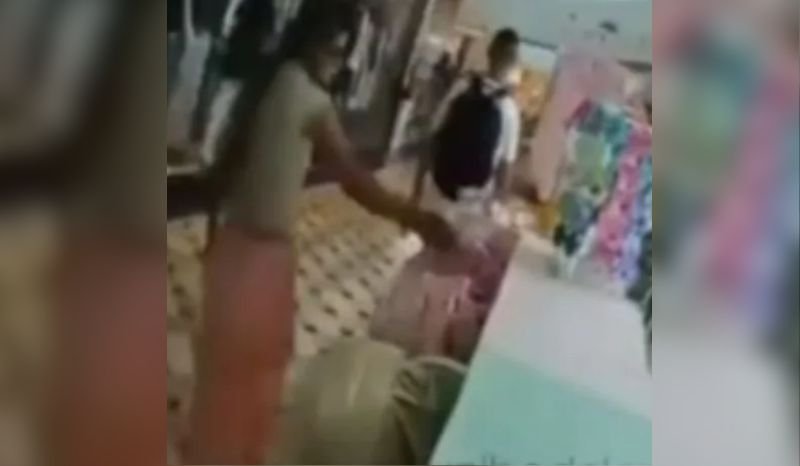 VÍDEO: mochila presa impede furto de mulher em shopping de Manaus