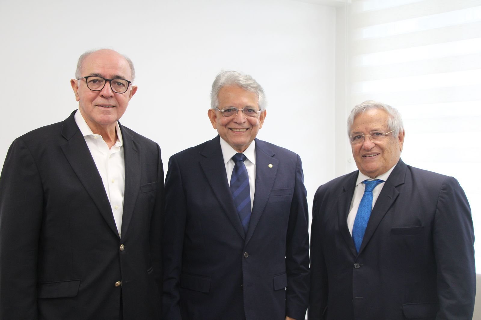 Pauderney apresenta PL que prevê saída gradual do Bolsa Família a lideranças políticas e empresariais em SP Pauderney apresenta PL que prevê saída gradual do Bolsa Família a lideranças políticas e empresariais em SP