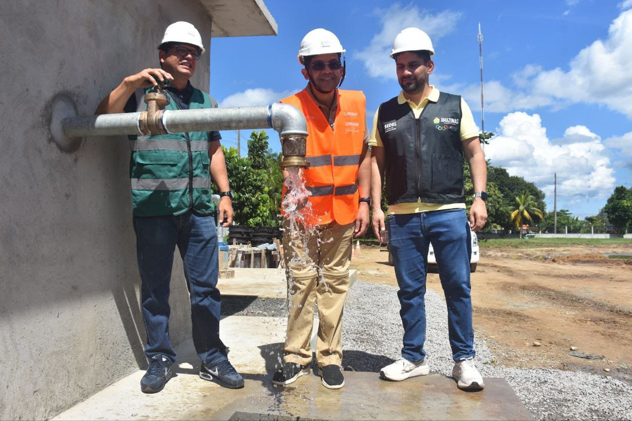 Fotos: Mauro Smith Deputado João Luiz visita obras do Ginásio Elias Assayag e do Prosai em Parintins