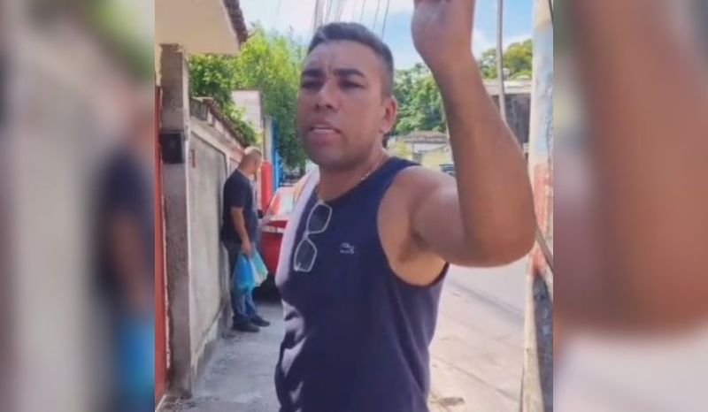 Pastor exige dízimo e diz a fiel: “Você tem que obedecer a voz do anjo da Igreja” Pastor exige dízimo e diz a fiel: “Você tem que obedecer a voz do anjo da Igreja”