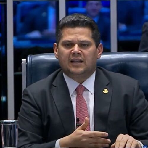 Alcolumbre sugere “melhorar” 6x1 e quer passar PEC por comissões