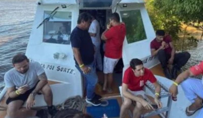 VÍDEO: lancha fica à deriva no rio após sair de Parintins com destino a Manaus VÍDEO: lancha fica à deriva no rio após sair de Parintins com destino a Manaus
