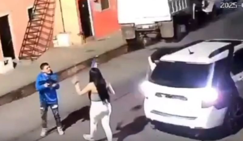 Foto: Reprodução VIDEO: mulher é executada a tiros de fuzil pelo ex-marido no meio da rua