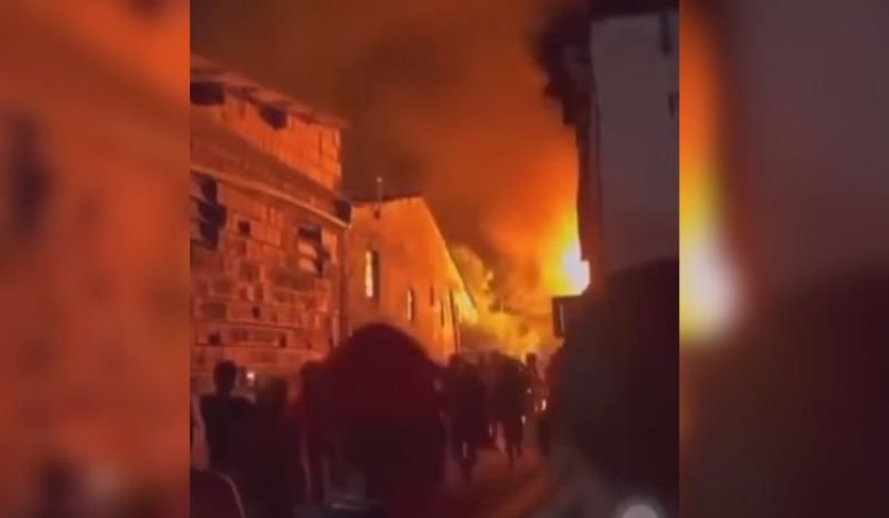 VÍDEO: influenciador é suspeito de incendiar a própria casa em Parintins no AM VÍDEO: influenciador é suspeito de incendiar a própria casa em Parintins no AM
