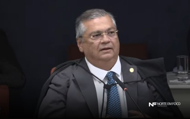 Ministro Flávio Dino no segundo dia de julgamento sobre a trama golpista no STF - TV Justiça, Youtube Dino vota pela condenação de Bolsonaro e mais sete; placar está 2 a 0