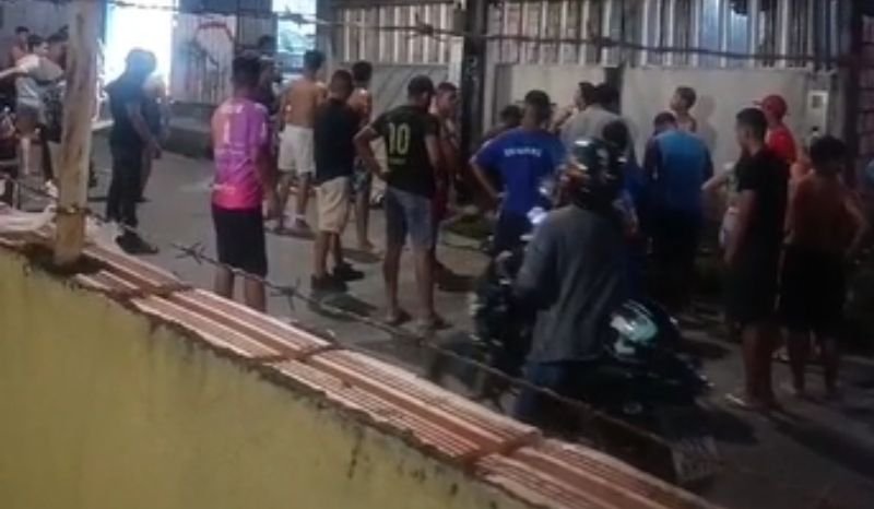 Homem suspeito de atentado a tiros é espancado por moradores na zona norte de Manaus