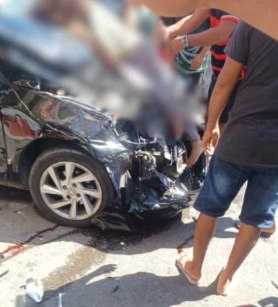 Mulher é esmagada entre veículos em acidente grave na zona leste de Manaus Mulher é esmagada entre veículos em acidente grave na zona leste de Manaus