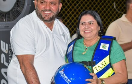 Nicson Marreira entrega permissões definitivas e kits de apoio a mototaxistas em Tefé