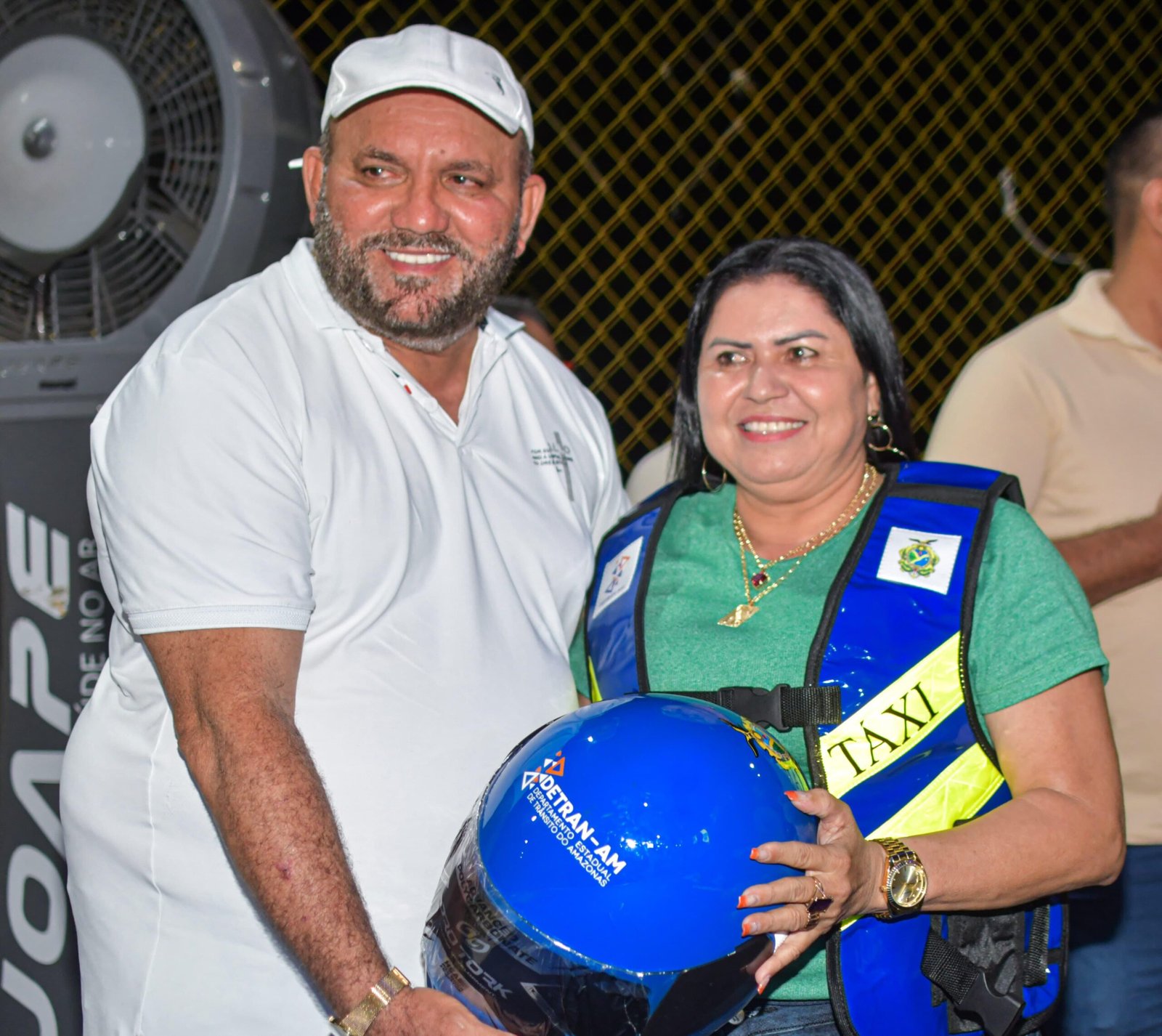 Prefeito Nicson Marreira Nicson Marreira entrega permissões definitivas e kits de apoio a mototaxistas em Tefé