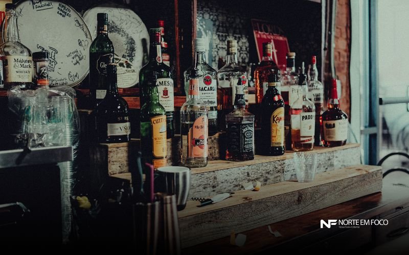 Câmara acelera projeto para tornar crime hediondo a falsificação de bebidas Câmara acelera projeto para tornar crime hediondo a falsificação de bebidas