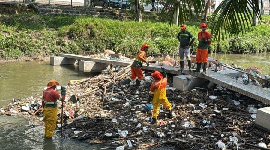 Corpo em estado de decomposição é encontrado em ecobarreira no igarapé do Mindu, em Manaus