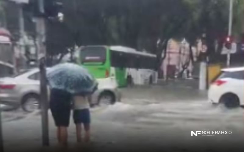 Forte chuva deixa ruas do Centro de Manaus alagadas Forte chuva deixa ruas do Centro de Manaus alagadas