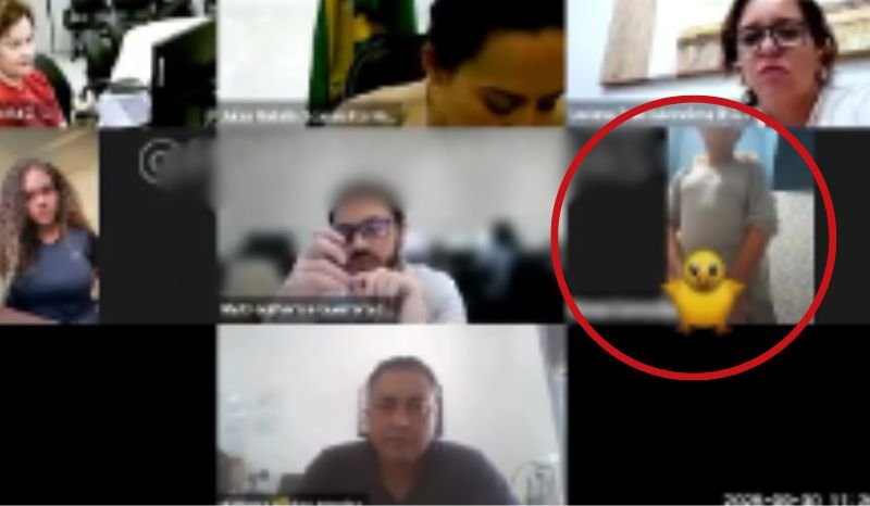 Homem mostra pênis durante audiência virtual ao esquecer câmera ligada; vídeo circula na web