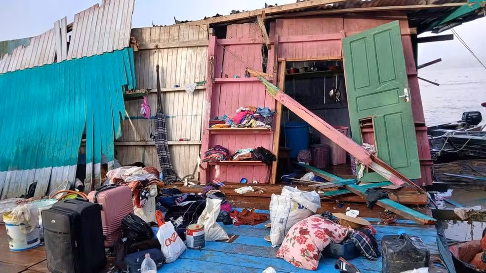 Foto: Reprodução/Redes Sociais MP denuncia condutor de balsa que colidiu com casas e matou quatro pessoas no interior do AM