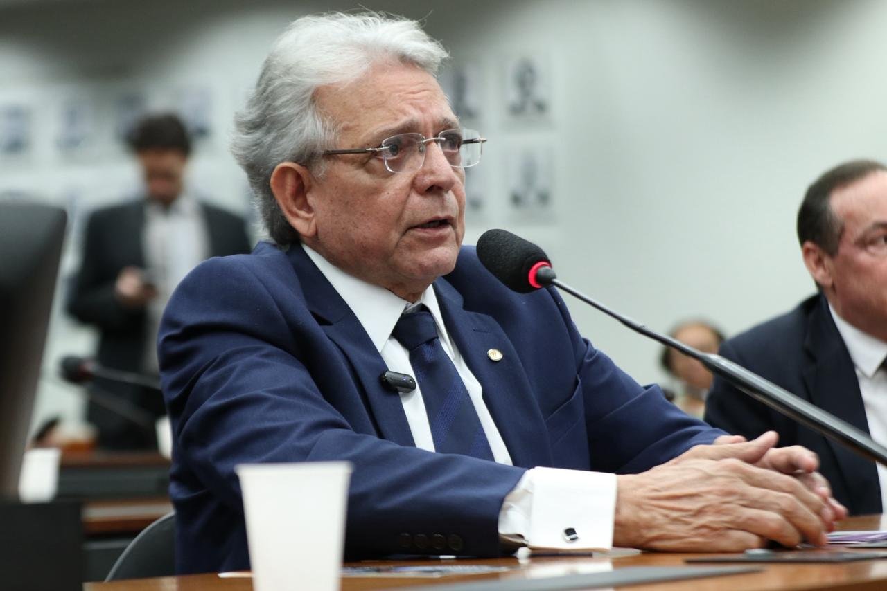 Foto: assessoria Pauderney denuncia na tribuna da Câmara empresa que cobra taxas ilegais no AM