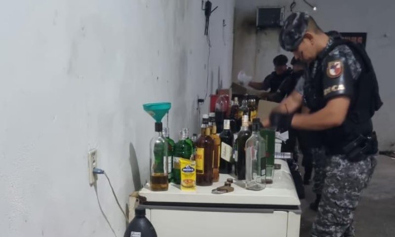 Polícia desmantela laboratório clandestino de bebidas falsificadas na zona leste de Manaus