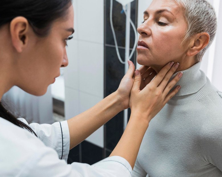 Foto: Freepik Saúde da tireoide exige atenção, exames regulares e acompanhamento médico