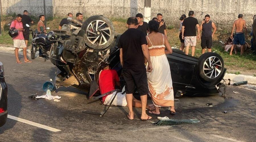 Acidente na Avenida do Turismo deixou feridos e mortos - Reprodução/YouTube Acidente entre veículos deixa dois mortos e cinco feridos em avenida na Zona Oeste de Manaus