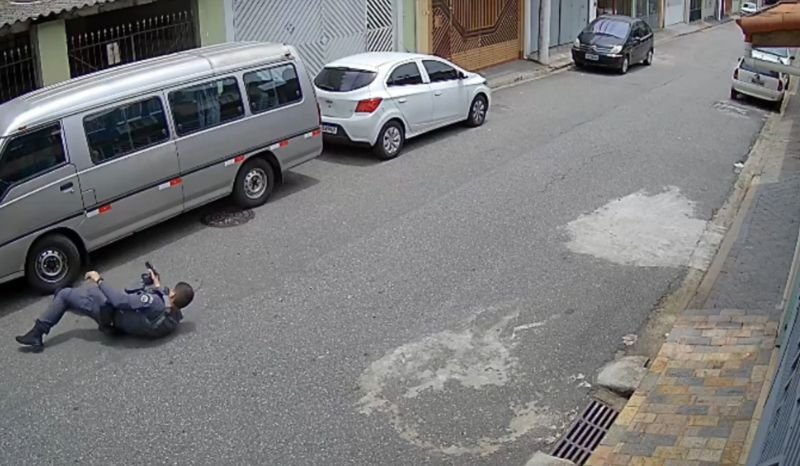 Vídeo mostra toda a perseguição e o momento em que o PM dispara 15 vezes contra o homem - Foto, Reprodução/YouTube Após perseguição, PM atira 15 vezes e mata suspeito de roubo de carga na zona sul