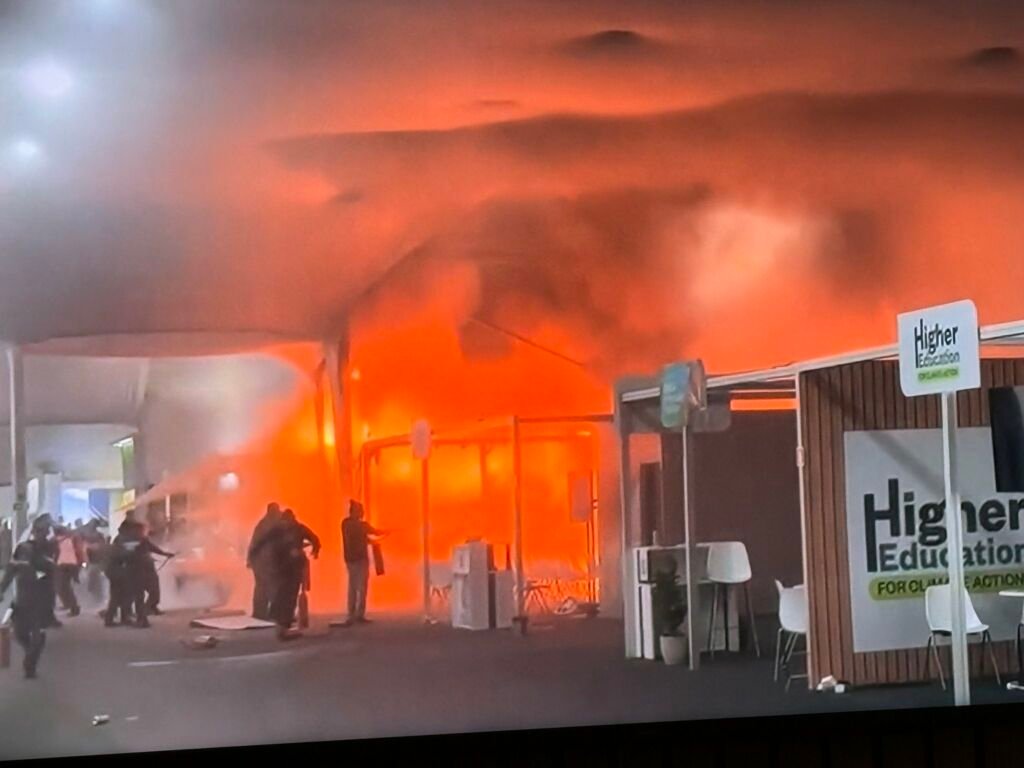 Incêndio atinge pavilhão da COP30 em Belém; atividades são suspensas e área é evacuada