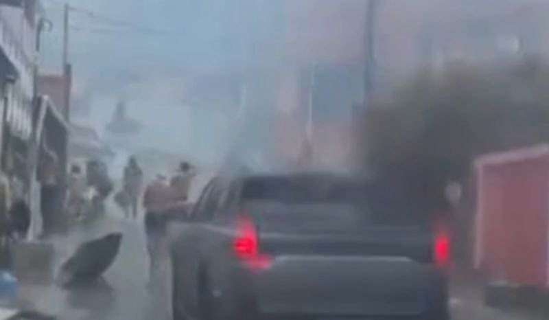 Incêndio consome casa durante temporal na Zona Leste de Manaus