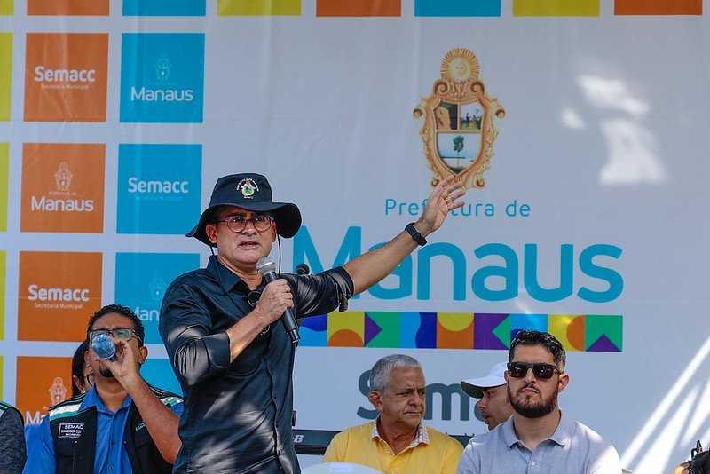 Levantamento aponta contradição e fuga da realidade do prefeito de Manaus