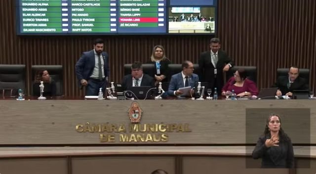 Reforma da Previdência é aprovada em 2º turno na Câmara de Manaus em meio à greve de professores