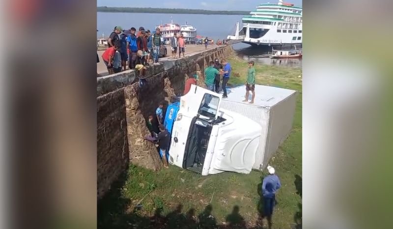 Acidente com caminhão em porto interditado expõe crise na infraestrutura de Maués