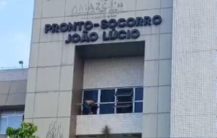 Casal em crise mental sobe em marquise de hospital em Manaus e mobiliza polícia em negociação tensa