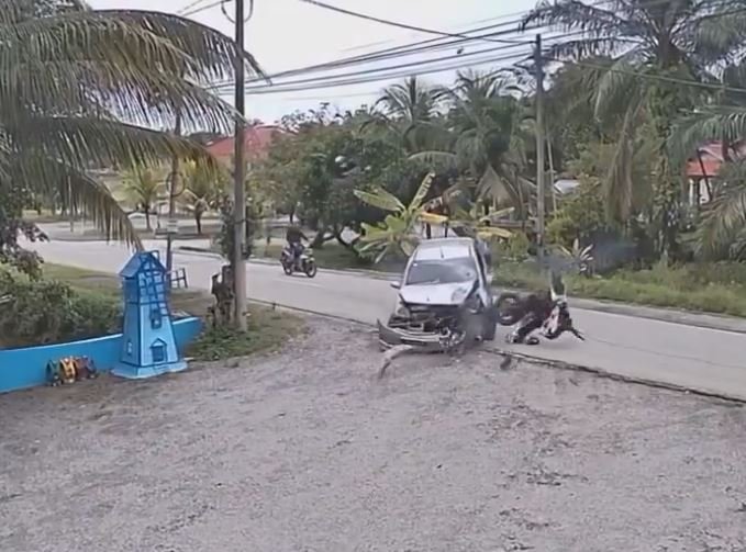 Vídeo de acidente entre moto e minivan viraliza nas redes