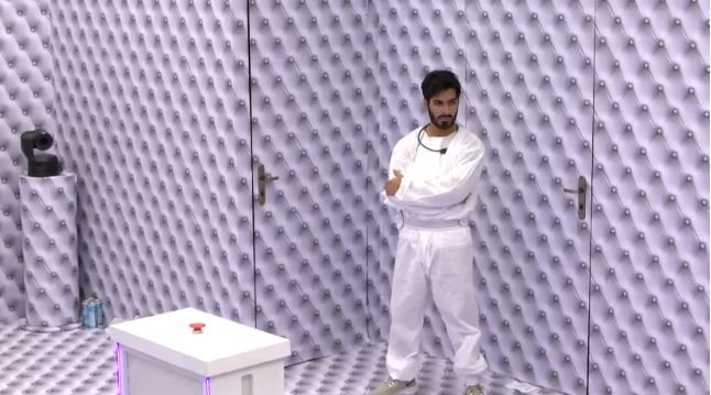 BBB 26: Ricardinho é o primeiro a desistir do Quarto Branco e abre mão de vaga