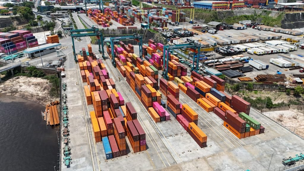 Corrente de comércio do Amazonas soma US$ 17 bilhões em 2025, mantendo ritmo elevado de importações para o PIM