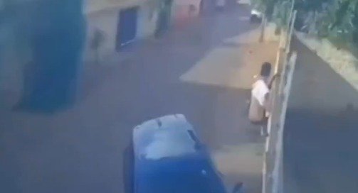 Vídeo Mostra Mulher Colidindo com Muro Após Tentar Atropelar Marido