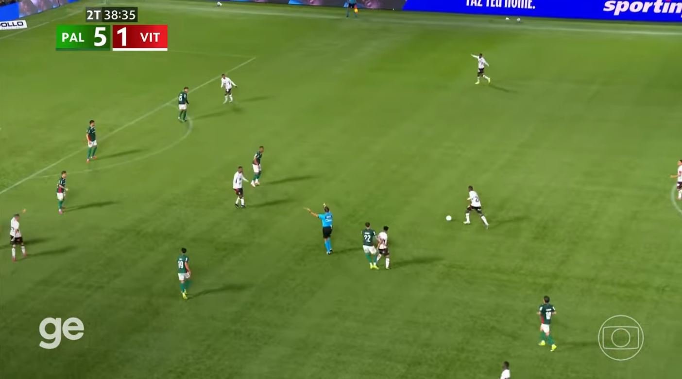 Palmeiras goleia Vitória por 5 a 1 e conquista primeira vitória no Brasileirão em grande estilo