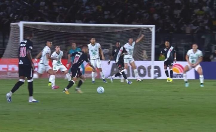 Vasco Empilha Chances, Perde Gols e Deixa Chapecoense Escapar com Empate no Fim em São Januário