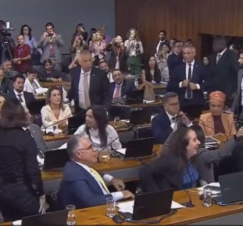 Vídeo: deputado chama relator de “estuprador” na CPMI do INSS; bate-boca paralisa sessão