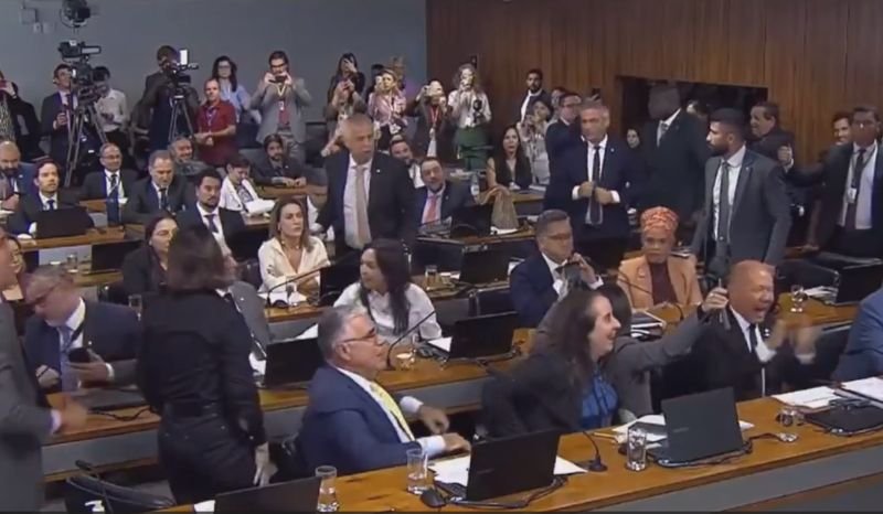 Vídeo: deputado chama relator de “estuprador” na CPMI do INSS; bate-boca paralisa sessão