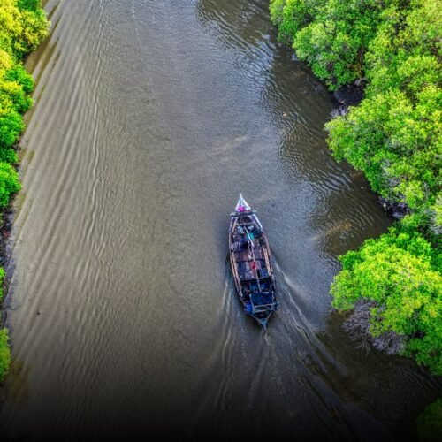 Piratas invadem barco e fazem tripulação refém no interior do Amazonas