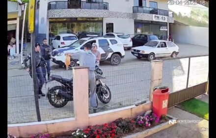 "Nem minha, nem de vocês": homem ateia fogo na própria moto para evitar apreensão da PM em Melgaço