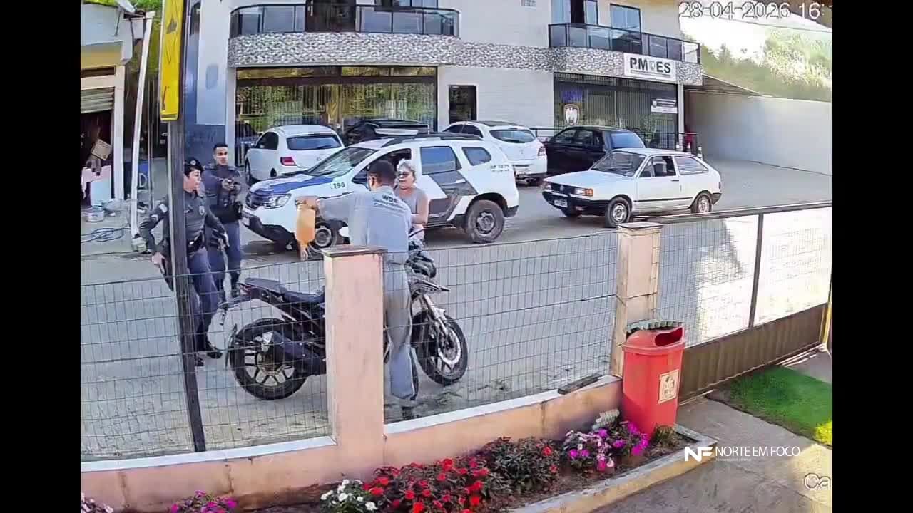 “Nem minha, nem de vocês”: homem ateia fogo na própria moto para evitar apreensão da PM em Melgaço