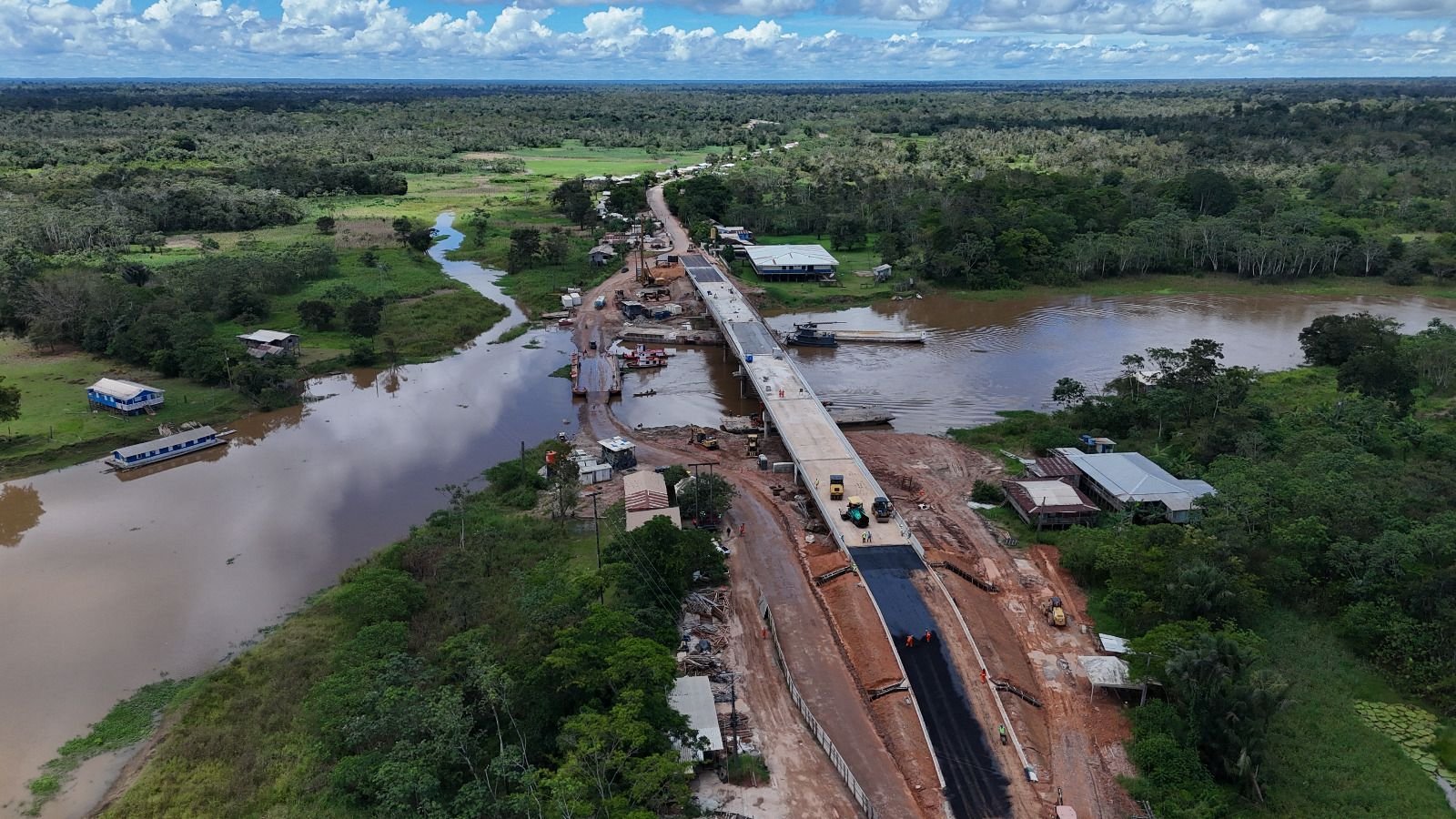 Após desabamento em 2022, nova ponte sobre o rio Autaz Mirim será liberada para tráfego na BR-319, diz Dnit