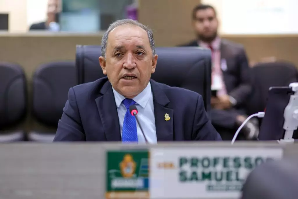 Dos três servidores investigados, dois permanecem na ativa no gabinete do vereador Samuel - foto: Assessoria de Comunicação do vereador Justiça condena vereador de Manaus por prática de nepotismo