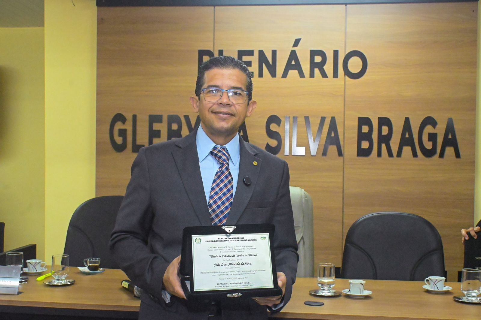 João Luiz recebe maior comenda de Careiro da Várzea por atuação parlamenta