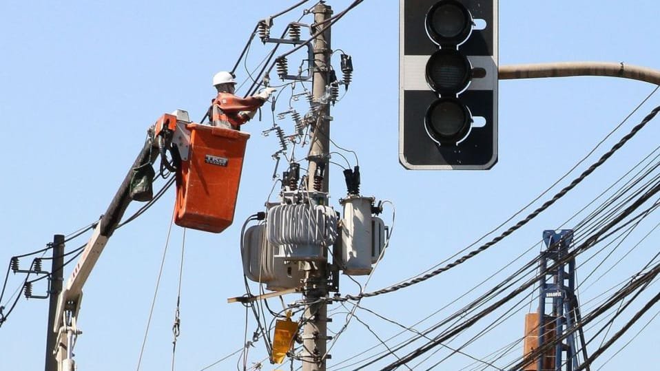 Oito bairros de Manaus terão fornecimento de energia interrompido nesta segunda-feira (4) para manutenção programada