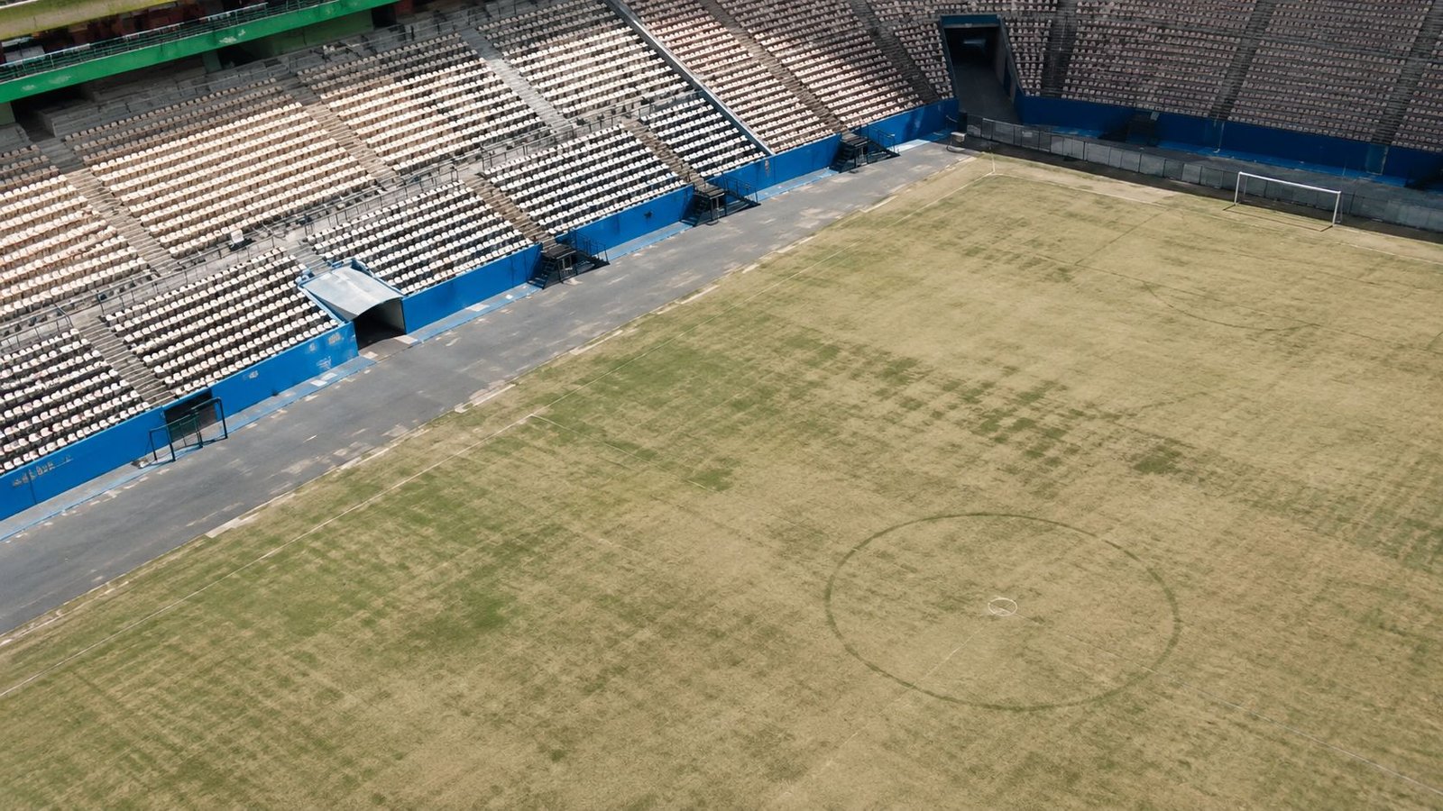 Arena da Amazônia fica sem jogos por causa do gramado, e manutenção vira desafio 12 anos após a Copa